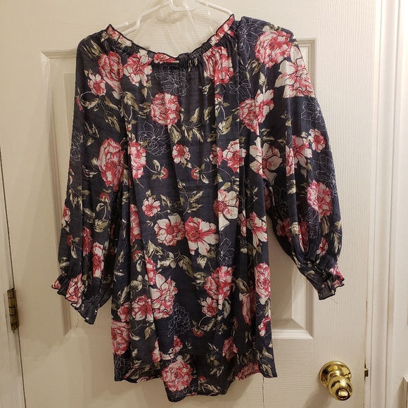 Top - Picture 2 of 3